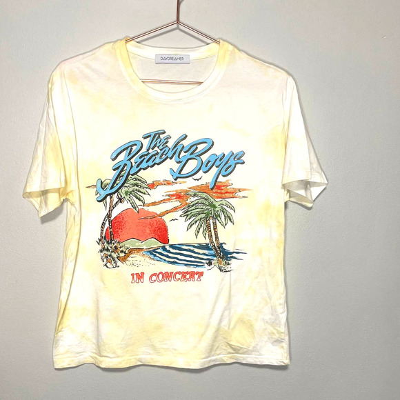 Daydreamer The Beach Boys in Concert Boyfriend Tee in Yellow Fizz Tie Dye Color - Picture 2 of 7